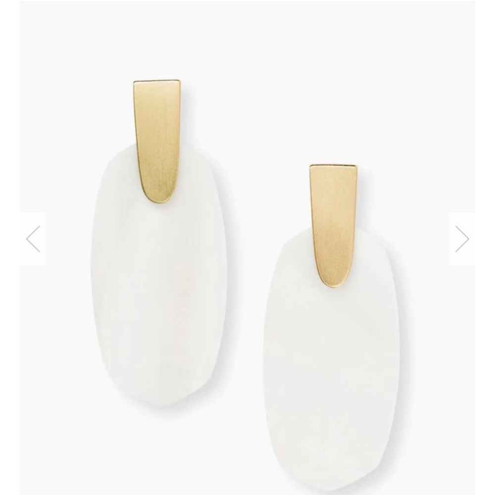 Kendra Scott drop earrings in white Pearl